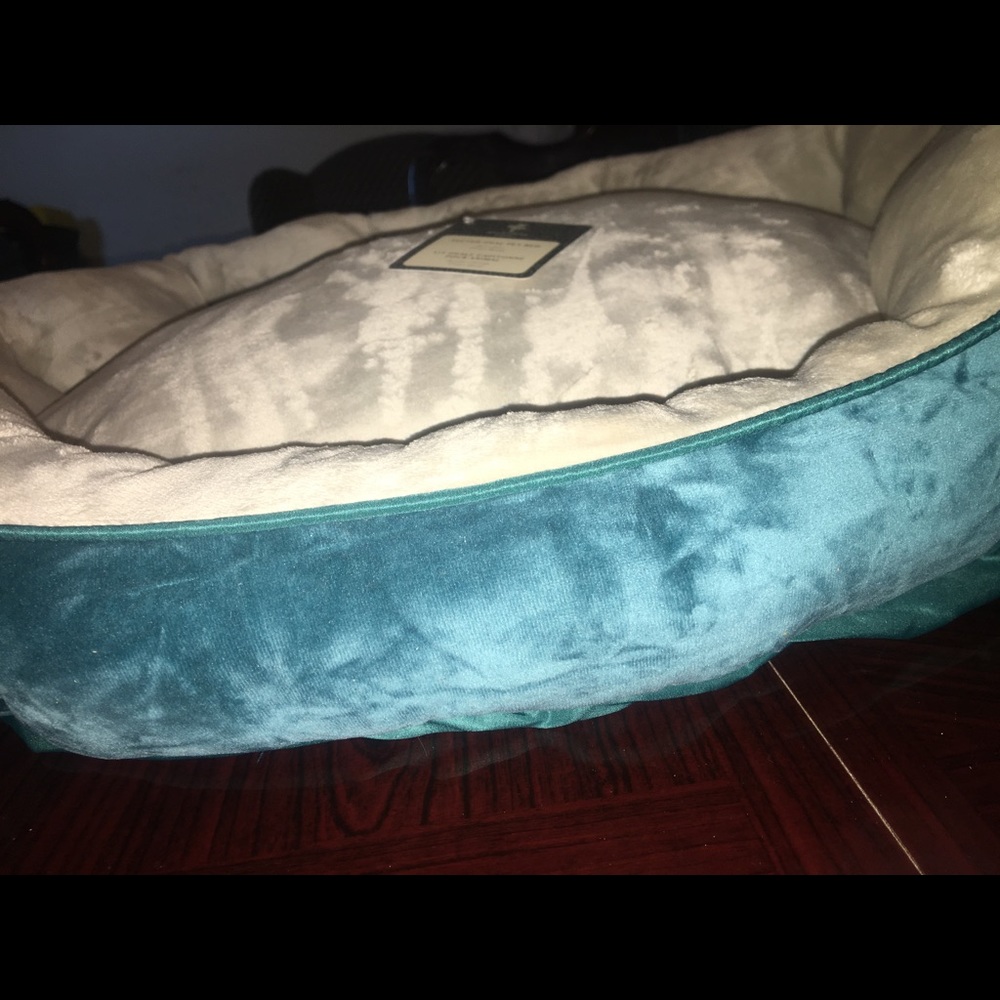 NEW VELVET BLUE DOG BED BRAND NEW